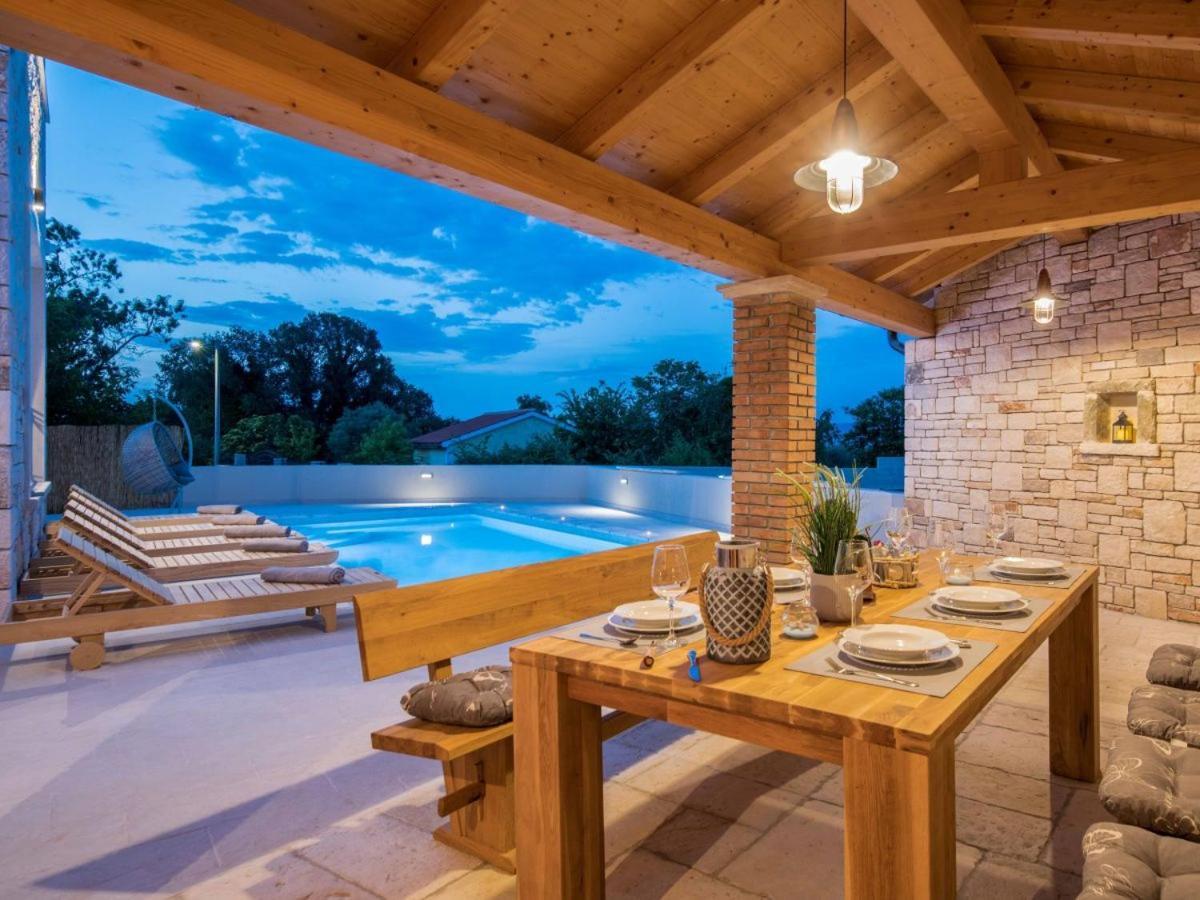 Moderne Istrische Steinvilla - 4 Sterne Mit Privatem, Beheizbaren Pool & Meerblick Kavran Exterior foto
