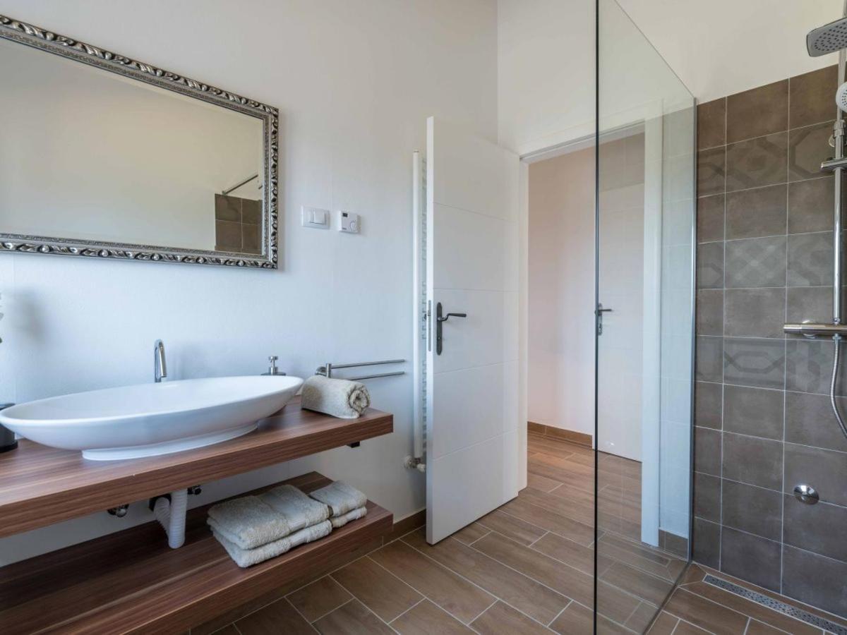 Moderne Istrische Steinvilla - 4 Sterne Mit Privatem, Beheizbaren Pool & Meerblick Kavran Exterior foto
