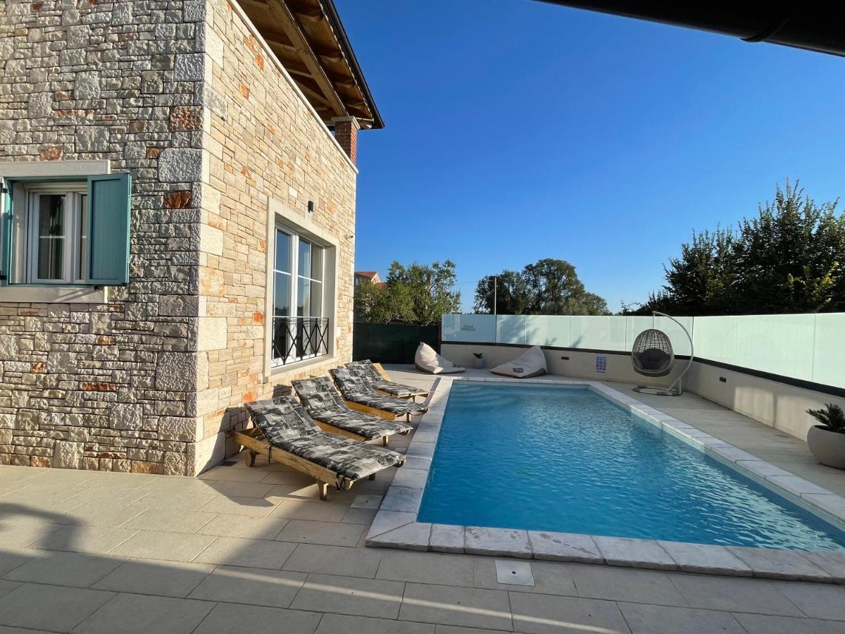 Moderne Istrische Steinvilla - 4 Sterne Mit Privatem, Beheizbaren Pool & Meerblick Kavran Exterior foto